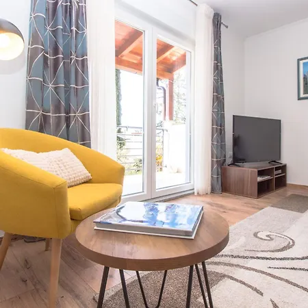 Apartment In Mit Garten Und Terrasse Rovinj