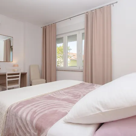 Apartment In Mit Garten Und Terrasse *