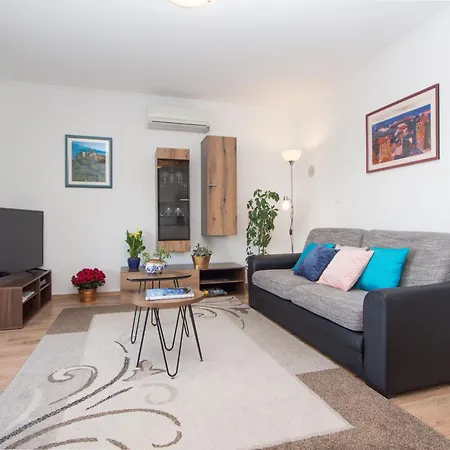 Апартаменты In Mit Garten Und Terrasse *