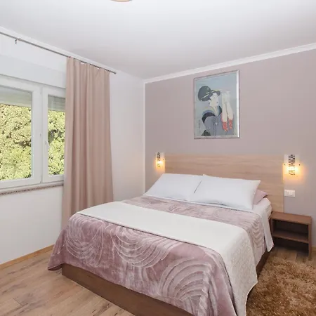 Апартаменты In Mit Garten Und Terrasse *