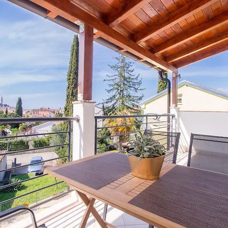 In Mit Garten Und Terrasse Апартаменты Ровинь